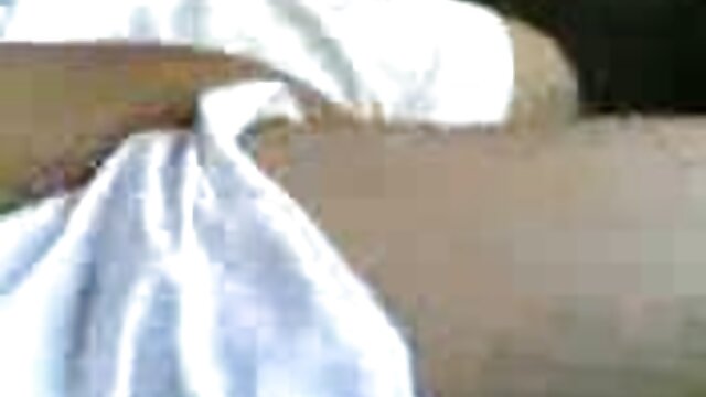 स्लिम प्यारा गोरा केटी मीठो टिटिसहित नुहाउने ठाउँमा हस्तमैथुन गर्छिन्